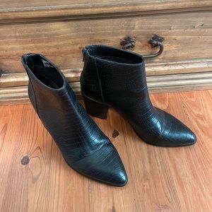 Steve Madden Ankle Booties Black Crocodile Size 10